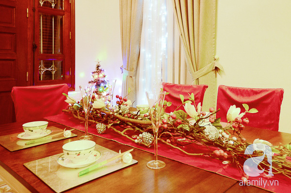 Ngôi nhà trang trí Noel đẹp từ trong ra ngoài ở Tây Hồ, Hà Nội
